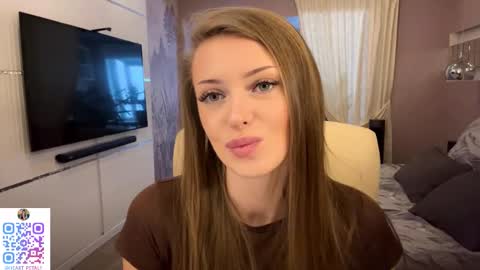 Snapshot of heart_petal chatting on November 2025 09:22:01 AM Mona online show from November 2025 09:22:01 AM