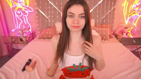 Snapshot of heavenelle chatting on May 2026 06:08:01 AM heavenelle online show from May 2026 06:08:01 AM