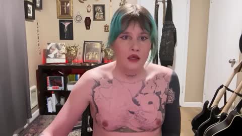 Snapshot of heavensentttt chatting on December 2024 02:55:01 PM Saoirse online show from December 2024 02:55:01 PM