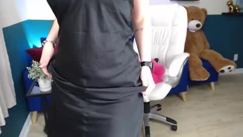 hebelongs2her online show from November 2025 08:43:01 PM