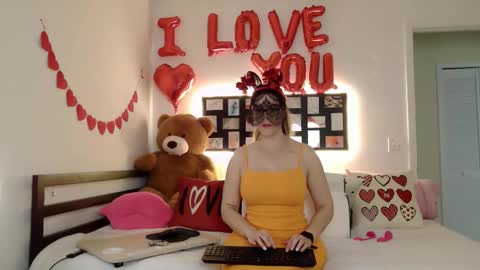 hebelongs2her online show from February 2026 03:16:02 PM