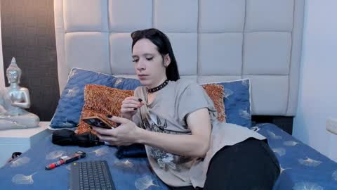 Snapshot of hecate1_ chatting on December 2024 07:32:01 PM Keira Hecate online show from December 2024 07:32:01 PM