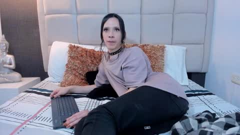 Snapshot of hecate1_ chatting on January 2025 07:24:01 PM Keira Hecate online show from January 2025 07:24:01 PM