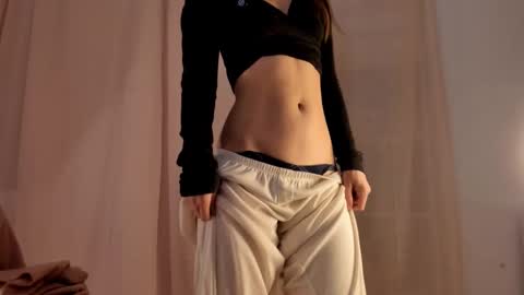 Snapshot of hee_jeen chatting on January 2025 03:51:02 AM Jeen online show from January 2025 03:51:02 AM