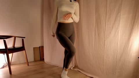 Snapshot of hee_jeen chatting on January 2025 01:53:01 PM Jeen online show from January 2025 01:53:01 PM