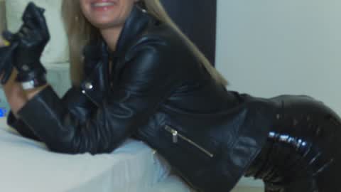 Snapshot of hefner_girl chatting on January 2025 02:03:01 AM Helen online show from January 2025 02:03:01 AM
