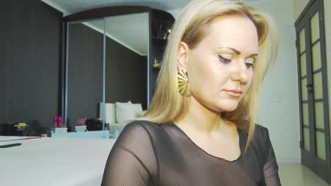 Snapshot of hefner_girl chatting on January 2025 08:07:02 AM Helen online show from January 2025 08:07:02 AM