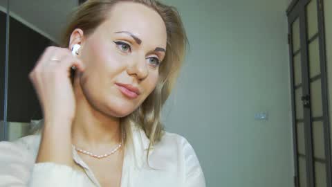Snapshot of hefner_girl chatting on January 2025 03:26:02 AM Helen online show from January 2025 03:26:02 AM