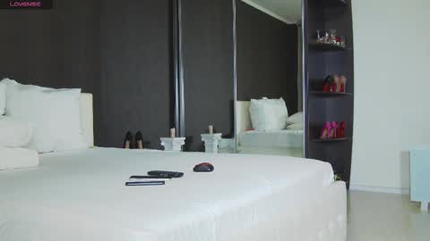 Snapshot of hefner_girl chatting on October 2025 12:46:01 PM Helen online show from October 2025 12:46:01 PM