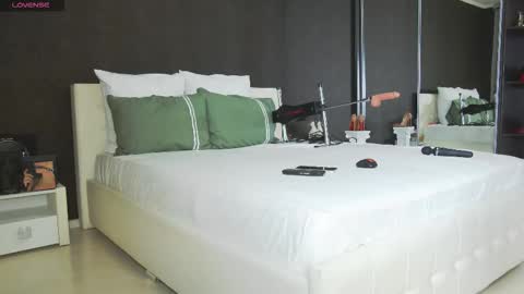 Helen online show from November 2025 05:11:01 PM