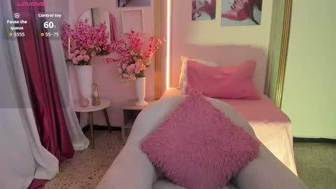 Sara online show from November 2025 09:08:01 PM