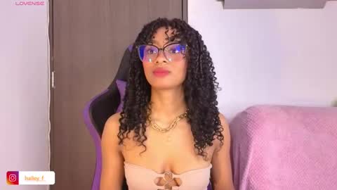 Snapshot of heily_fox chatting on February 2025 05:11:02 AM HEILY online show from February 2025 05:11:02 AM
