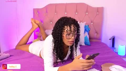 Snapshot of heily_fox chatting on February 2025 09:15:02 AM HEILY online show from February 2025 09:15:02 AM