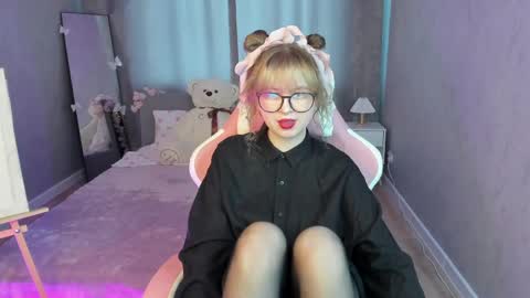 Snapshot of helen_carson chatting on April 2026 01:42:02 AM Helen Carson online show from April 2026 01:42:02 AM
