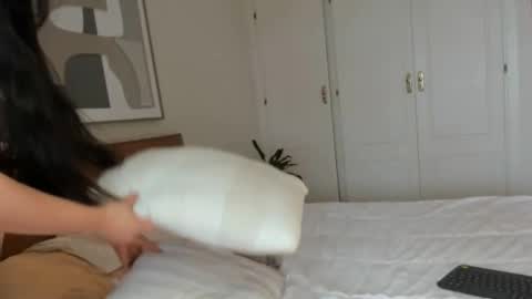 helena_hills online show from October 2025 12:31:01 PM