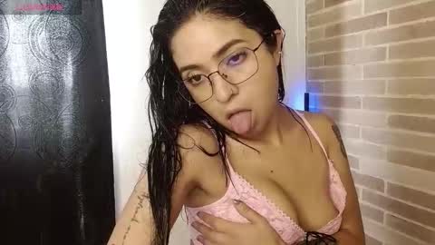 Snapshot of helenacyruss666 chatting on March 2026 08:04:02 PM Only 18 cyrus online show from March 2026 08:04:02 PM