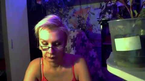 Snapshot of helgahimmele chatting on May 2026 10:48:02 PM Helga online show from May 2026 10:48:02 PM