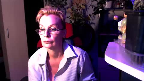 Snapshot of helgahimmele chatting on June 2026 10:08:02 PM Helga online show from June 2026 10:08:02 PM