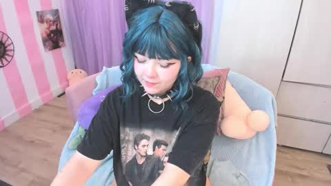 Laura online show from November 2025 04:11:02 AM