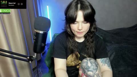 Red online show from November 2025 06:42:02 PM