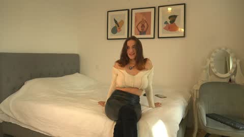 Lorette Lory online show from February 2026 08:24:07 AM