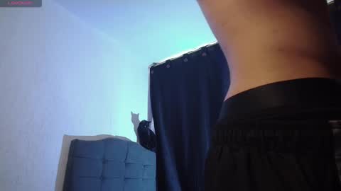 Snapshot of hellcat_xx chatting on September 2025 03:06:02 PM CROW online show from September 2025 03:06:02 PM