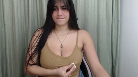 Snapshot of hellen_garcia chatting on December 2024 08:36:02 PM Hellen online show from December 2024 08:36:02 PM