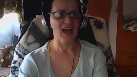 Snapshot of hellenmarie chatting on December 2024 11:45:01 AM hellenmarie online show from December 2024 11:45:01 AM