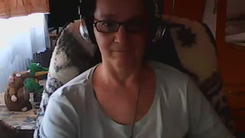 Snapshot of hellenmarie chatting on January 2025 12:05:01 PM hellenmarie online show from January 2025 12:05:01 PM