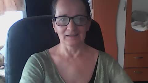 Snapshot of hellenmarie chatting on May 2026 10:09:02 AM hellenmarie online show from May 2026 10:09:02 AM