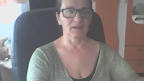 Snapshot of hellenmarie chatting on May 2026 10:21:01 AM hellenmarie online show from May 2026 10:21:01 AM