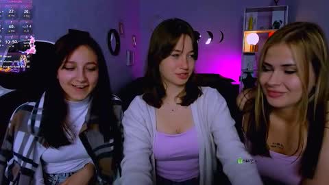 Helli online show from September 2025 07:37:02 PM