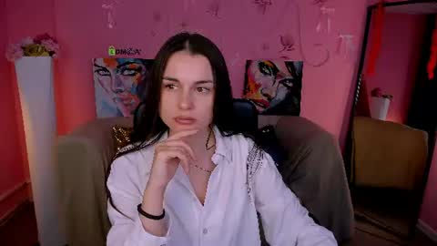 Helli online show from June 2026 07:03:02 PM