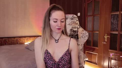 Snapshot of hello_lisha chatting on June 2026 08:38:01 AM Alisia Monday to Friday from 10 am to 4 pm GMT 2 online show from June 2026 08:38:01 AM