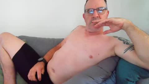 hempie1973 online show from January 2026 10:56:02 PM