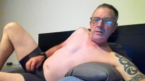 hempie1973 online show from January 2026 12:09:02 PM