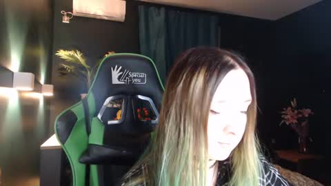 Hentaishiing online show from June 2026 08:33:01 PM
