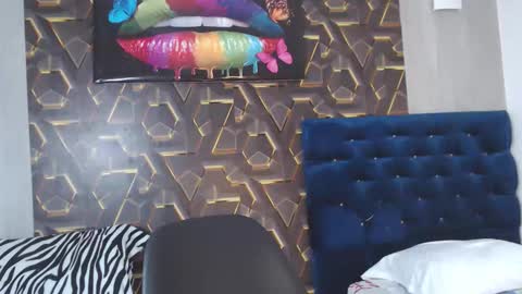 Snapshot of hera_divine chatting on October 2025 12:05:02 AM HERA online show from October 2025 12:05:02 AM