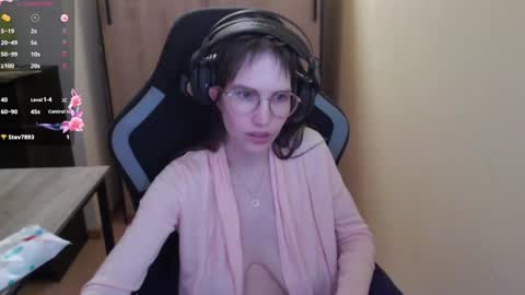 Snapshot of heraluna_ chatting on January 2025 11:10:02 PM HeraLuna  online show from January 2025 11:10:02 PM