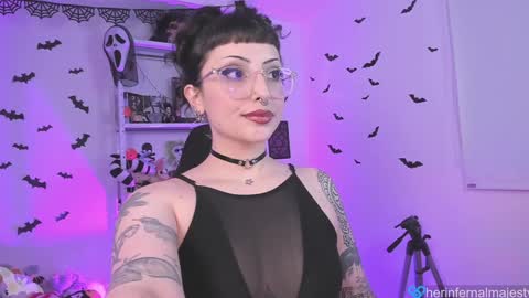 Snapshot of herinfernalmajesty chatting on January 2025 03:18:01 AM  Marie  online show from January 2025 03:18:01 AM