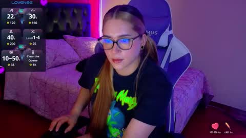 Snapshot of hermione_blonde chatting on March 2026 11:16:01 AM hermione_blonde online show from March 2026 11:16:01 AM