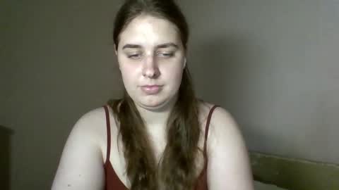 hess_luna_ online show from September 2025 09:00:02 AM