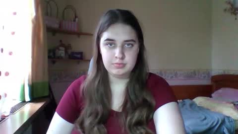 hess_luna_ online show from November 2025 09:09:02 AM