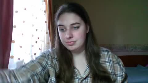 hess_luna_ online show from November 2025 10:04:01 AM