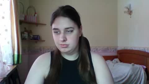 hess_luna_ online show from February 2026 10:09:01 AM