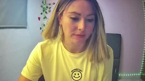 Snapshot of hestesiaxx chatting on December 2024 01:14:01 AM Hestesiaxx online show from December 2024 01:14:01 AM