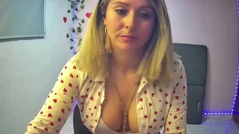 Snapshot of hestesiaxx chatting on December 2024 03:02:02 AM Hestesiaxx online show from December 2024 03:02:02 AM