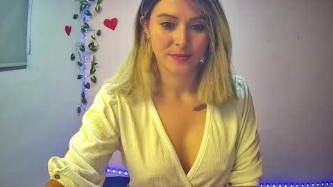 Snapshot of hestesiaxx chatting on December 2024 01:29:02 AM Hestesiaxx online show from December 2024 01:29:02 AM