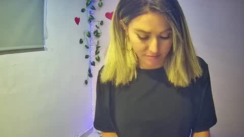 Snapshot of hestesiaxx chatting on December 2024 02:01:01 AM Hestesiaxx online show from December 2024 02:01:01 AM