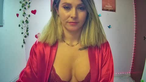 Snapshot of hestesiaxx chatting on February 2025 01:43:01 AM Hestesiaxx online show from February 2025 01:43:01 AM